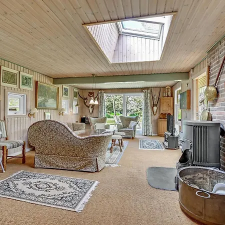 Beautiful In With Kitchen Holiday home