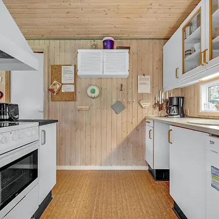 Three-bedroom In Holiday home *